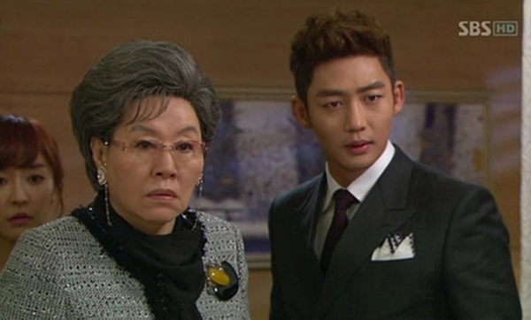 Yoo Ah In may áo gấu trúc tặng Thái tử Yoo Chun?! - Hình 8