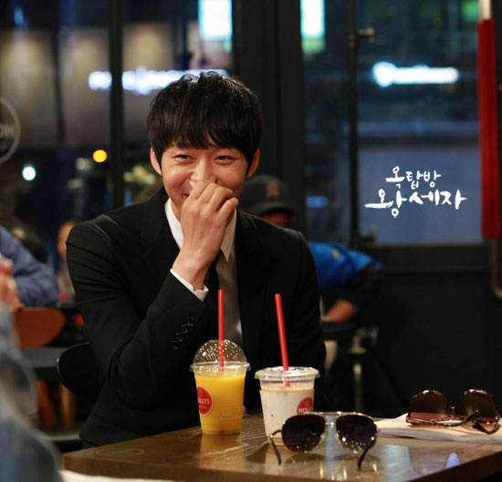 Han Ji Min chủ động khóa môi Thái tử Yoo Chun tại gác mái - Hình 11