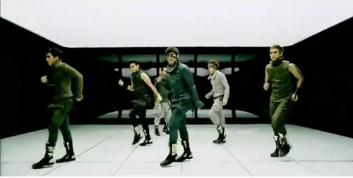 Làng nhạc Á bị ném đá kịch liệt vì đạo, nhái K-Pop - Hình 7