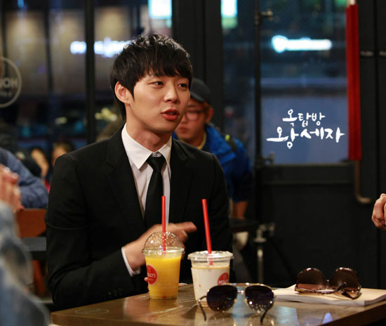 Han Ji Min chủ động khóa môi Thái tử Yoo Chun tại gác mái - Hình 12