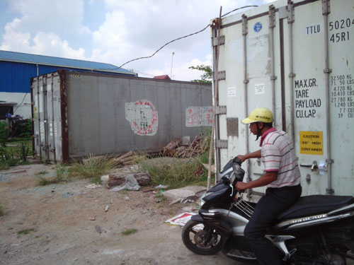 Phát hiện 2 container chứa thịt thối - Hình 1