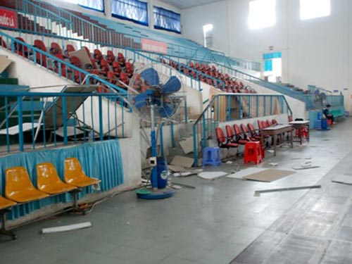 Sập trần Nhà thi đấu đa năng Tây Ninh - Hình 1