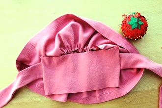 Sửa áo cũ của mẹ thành váy xinh cho bé - Hình 10