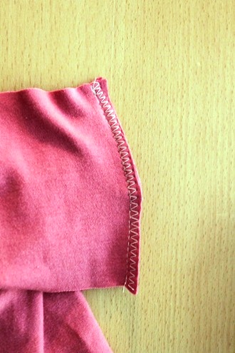 Sửa áo cũ của mẹ thành váy xinh cho bé - Hình 7