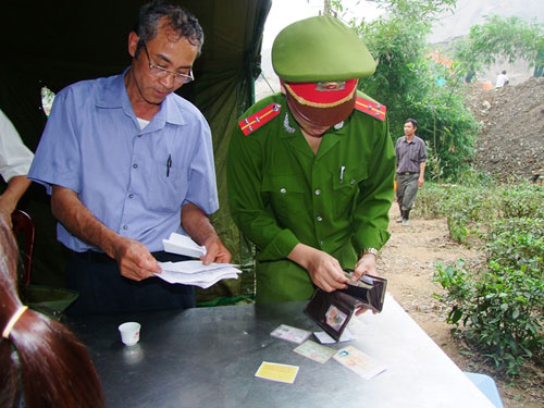 Tìm thấy nhiều đồ gia dụng tại bãi thải than Thái Nguyên - Hình 6