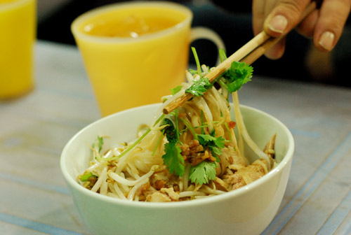 5 tiệm phở độc đáo không thể bỏ qua ở Hà Nội - Hình 7