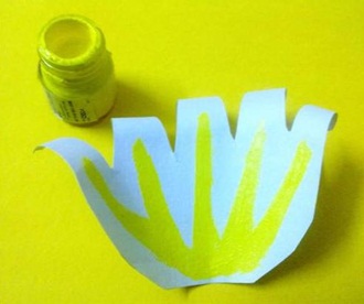 Bé tự làm hoa loa kèn giấy dễ dàng - Hình 8