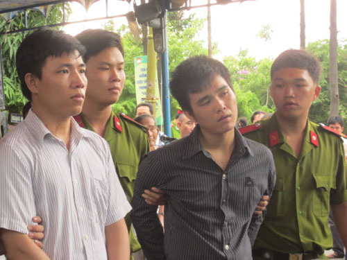 Bị tuyên án tử, liếc xéo HĐXX - Hình 1