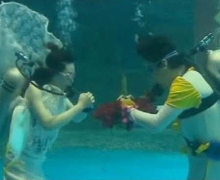 Đám cưới lãng mạn dưới nước - Hình 1