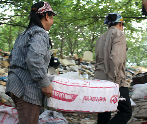 Khu ổ chuột giữa lòng Hà Nội - Hình 8