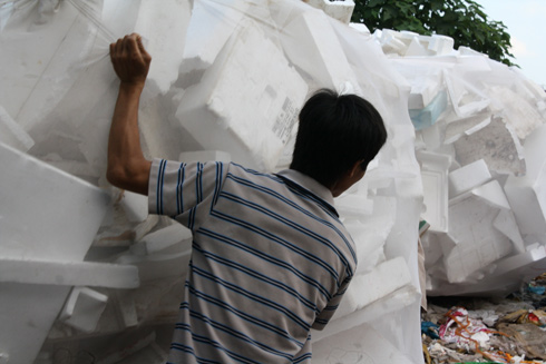 Khu ổ chuột giữa lòng Hà Nội - Hình 10