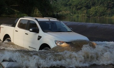 Kinh nghiệm lội nước cho xế hộp - Hình 1