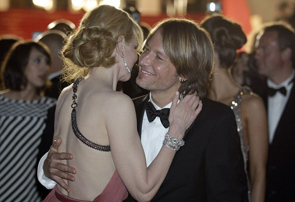 Nicole Kidman lưng trần quyến rũ - Hình 7