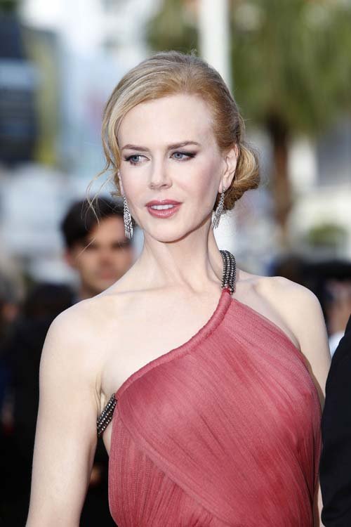 Nicole Kidman lưng trần quyến rũ - Hình 1