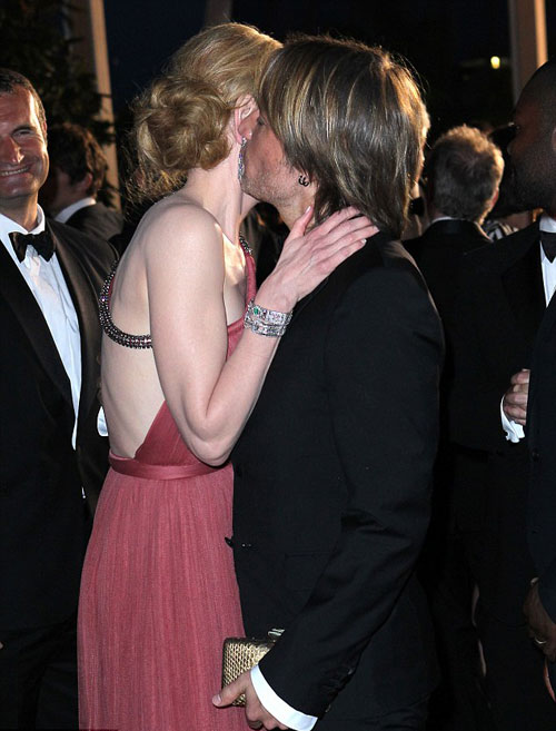 Nicole Kidman lưng trần quyến rũ - Hình 8