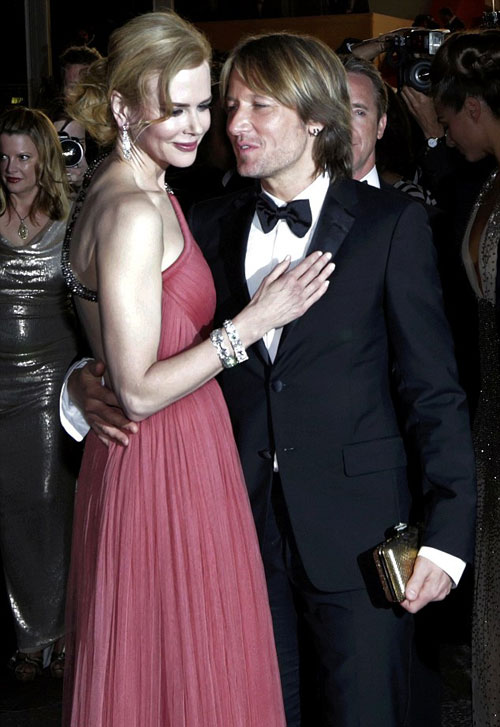 Nicole Kidman lưng trần quyến rũ - Hình 6