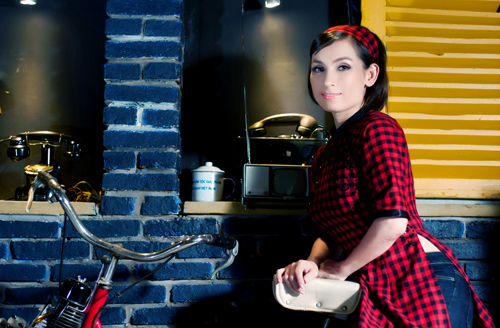 Phi Nhung hát ca khúc được Hoài Linh viết tặng - Hình 1