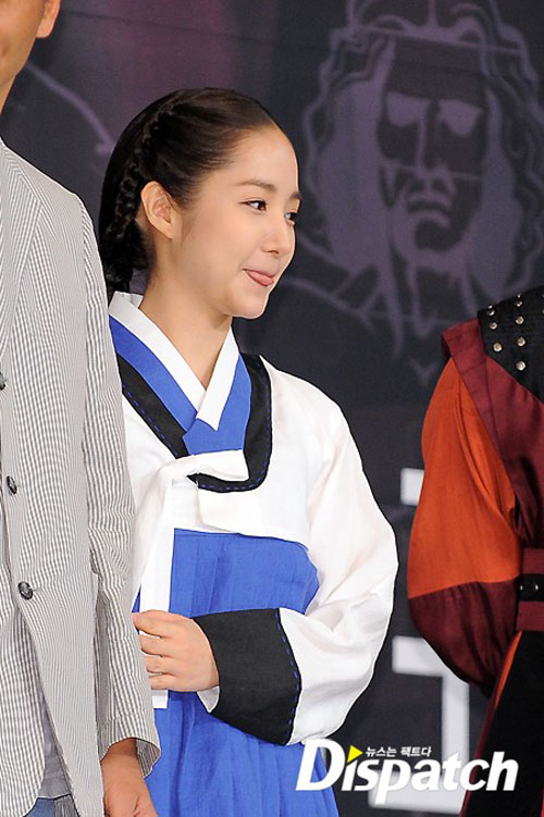 Park Min Young lè lưỡi, chu môi cực đáng yêu - Hình 3