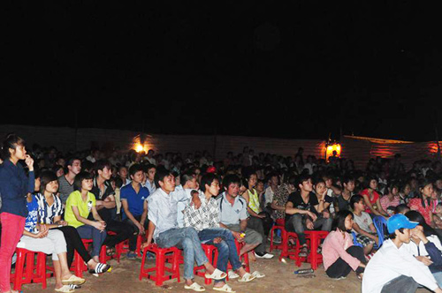 Phận bèo bọt của ca sĩ Việt chạy show chuồng gà - Hình 3