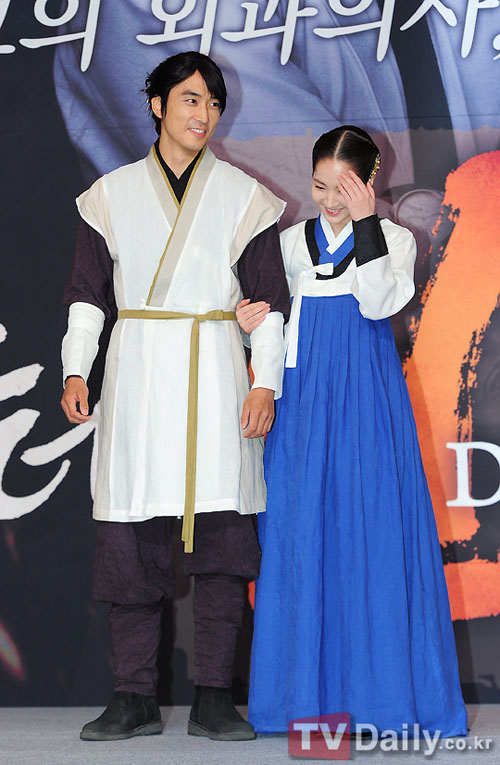 Park Min Young lè lưỡi, chu môi cực đáng yêu - Hình 7