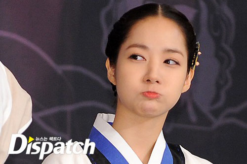 Park Min Young lè lưỡi, chu môi cực đáng yêu - Hình 5