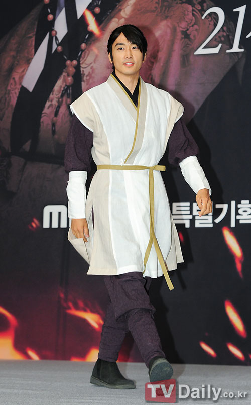 Park Min Young lè lưỡi, chu môi cực đáng yêu - Hình 9