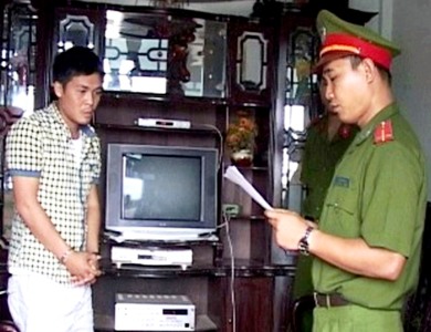 Quảng Trị: Anh trai bị đánh, vác hung khí đi trả thù - Hình 1