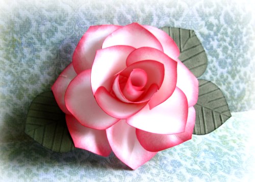 Làm hoa hồng giấy: Làm hoa hồng giấy là một hoạt động vô cùng thú vị và dễ thực hiện. Với một chút khéo tay và sự sáng tạo, bạn có thể tạo ra những bông hoa hồng giấy xinh đẹp để trang trí cho không gian sống của mình. Hãy tận dụng thời gian rảnh rỗi để làm hoa hồng giấy và truyền tải tình yêu đến thế giới xung quanh.