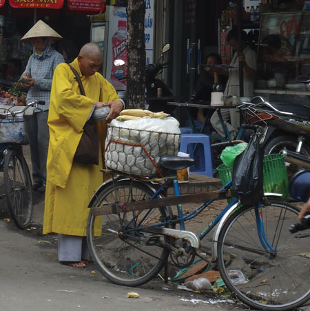 Ăn xin đội lốt sư thầy - Hình 2