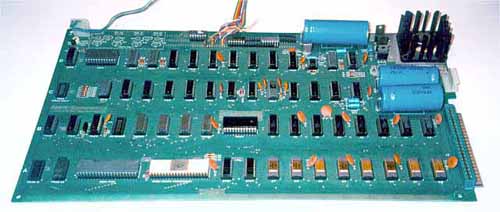 Bo mạch chủ máy tính Apple 1 đạt giá hơn 7,7 tỷ đồng - Hình 1