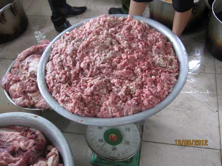 Cần xử lý nghiêm những biến thịt lợn tai xanh thành thực phẩm - Hình 2