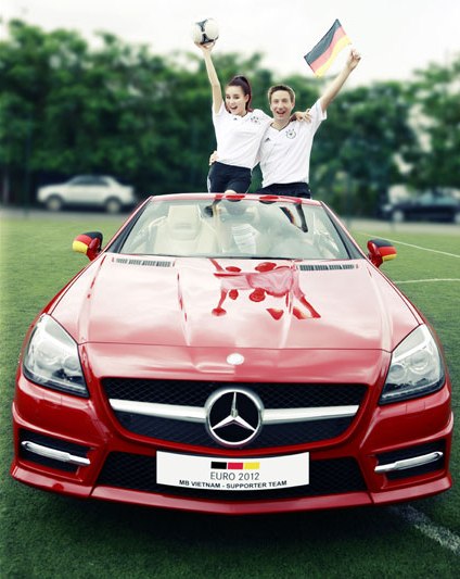 Chào EURO 2012, người đẹp Vy Oanh biểu diễn bên trái bóng - Hình 2
