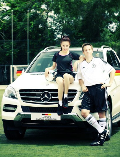 Chào EURO 2012, người đẹp Vy Oanh biểu diễn bên trái bóng - Hình 10
