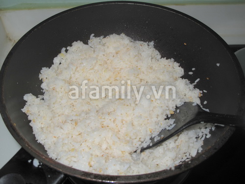 [Chế biến] - Cơm chiên trứng muối lạ miệng - Hình 4