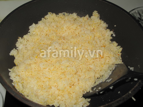 [Chế biến] - Cơm chiên trứng muối lạ miệng - Hình 6