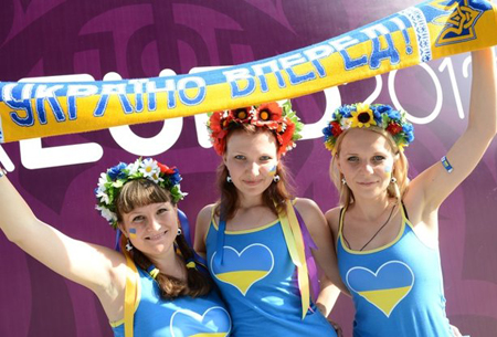 Chùm ảnh: Đố biết, CĐV đội nào HOT nhất EURO 2012? - Hình 18