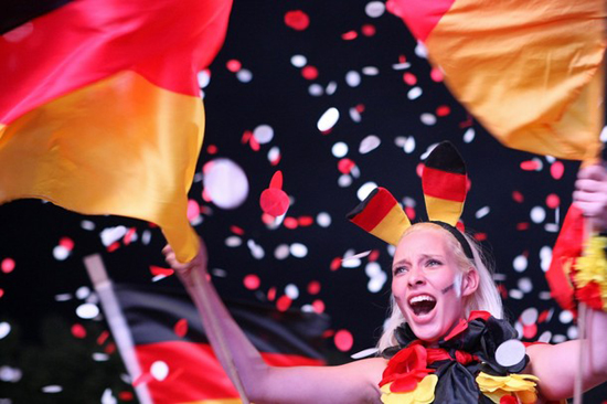 Chùm ảnh: Đố biết, CĐV đội nào HOT nhất EURO 2012? - Hình 5