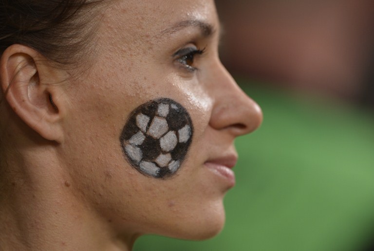 Chùm ảnh: Đố biết, CĐV đội nào HOT nhất EURO 2012? - Hình 11