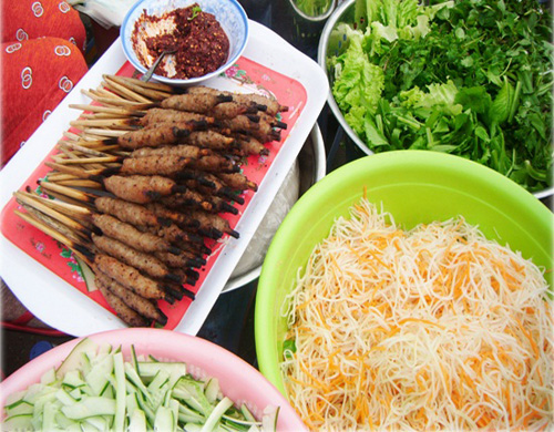 Điều tuyệt vời trong hương vị nem lụi xứ Huế - Hình 6