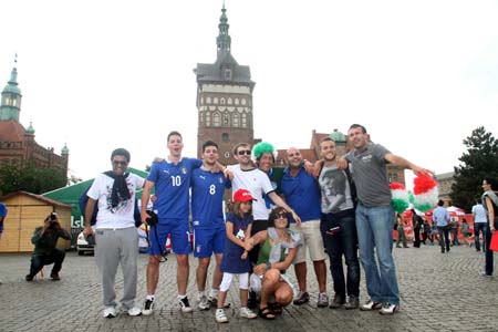 Gdansk,một ngày trước trận kinh điển - Hình 4