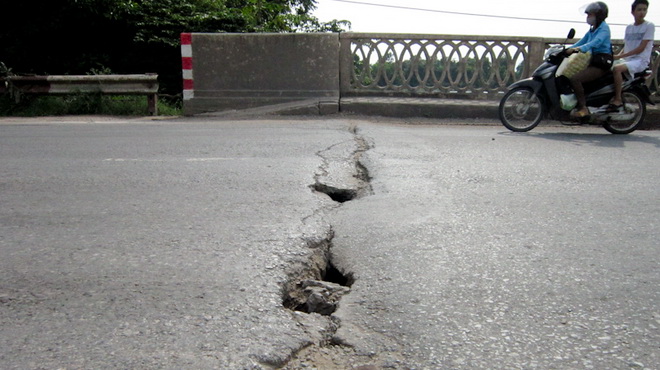 Hà Nội: nứt, thủng cầu Đôi trên quốc lộ 3 - Hình 1
