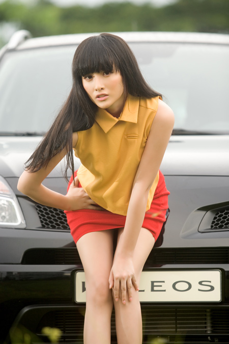 Hot girl Trương Nhi nóng bỏng bên xe sang Renault Koleos - Hình 11