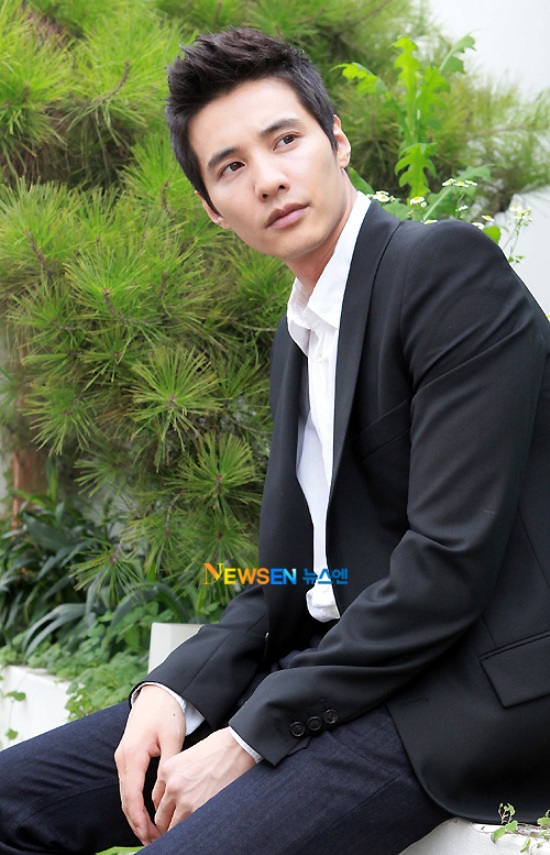 Lee Min Ho sánh vai bộ đôi Tân Hoàn Châu - Hình 2