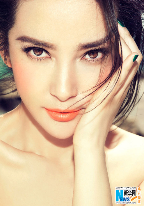Lý Băng Băng khoe gương mặt đẹp không tì vết - Hình 1