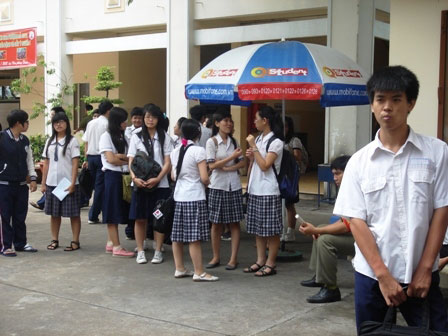 TP.HCM: Kết thúc môn Văn... nhẹ nhàng! - Hình 1