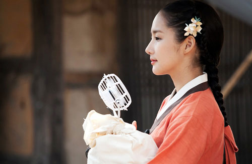 Park Min Young bị bạn diễn nam... đè ngửa - Hình 8
