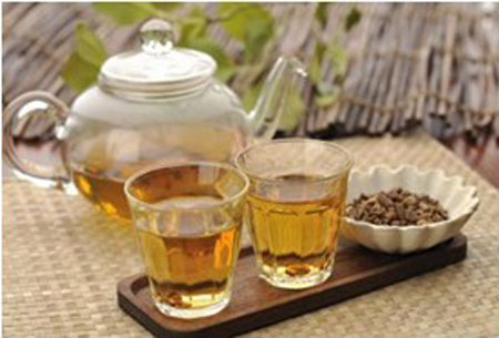 Ôsin bị bắt vì cho chủ nhà uống trà pha...nước tiểu - Hình 1