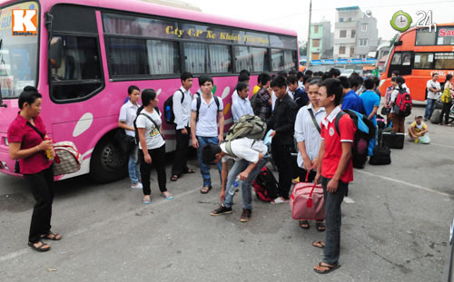 Sĩ tử ùn ùn lên Hà Nội dự thi đại học - Hình 2