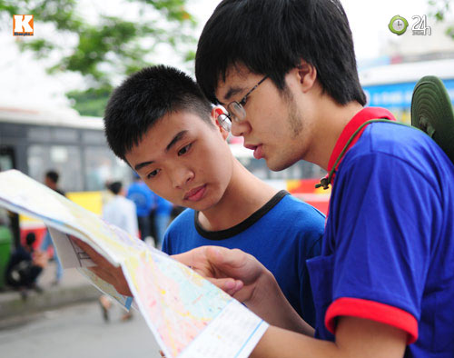 Sĩ tử ùn ùn lên Hà Nội dự thi đại học - Hình 12