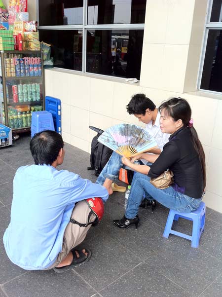 Sĩ tử ùn ùn lên Hà Nội dự thi đại học - Hình 14